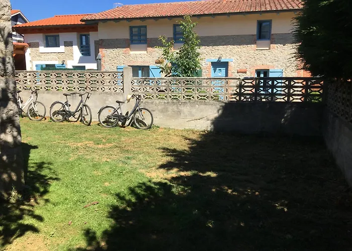 Casa Con Jardin Con 2 Alojamientos, Con Jardines No Compartidos Y Aparcamiento Privado