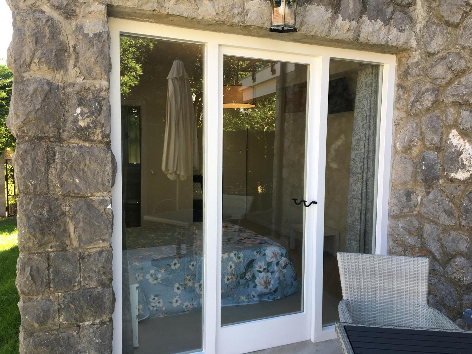 Casa Con Jardin Con 2 Alojamientos, Con Jardines No Compartidos Y Aparcamiento Privado *